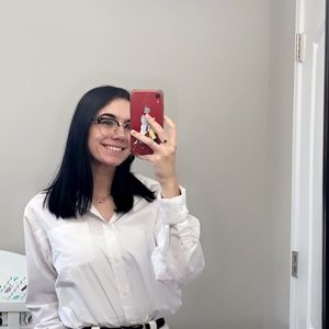 Meet your Posher, Alaura